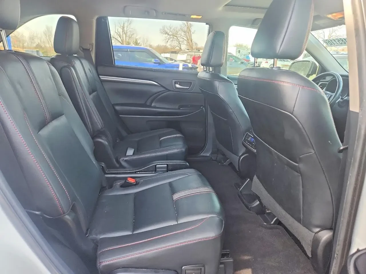 Toyota Highlander SE, снимка 10 - Автомобили и джипове - 54412130