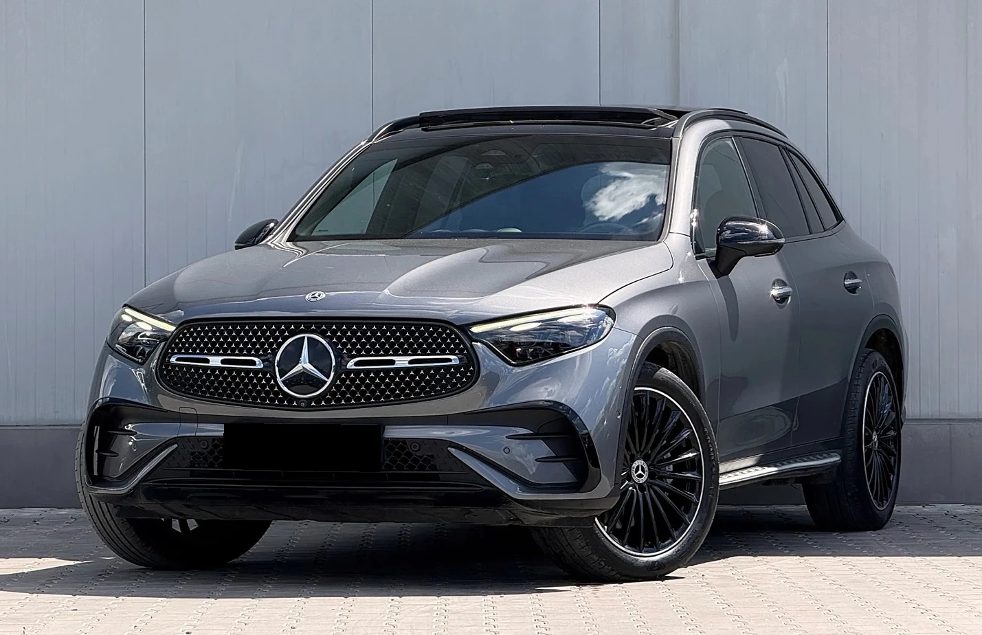 Mercedes-Benz GLC 220 d 4MATIC AMG-Line Off-Roader, снимка 2 - Автомобили и джипове - 54710593