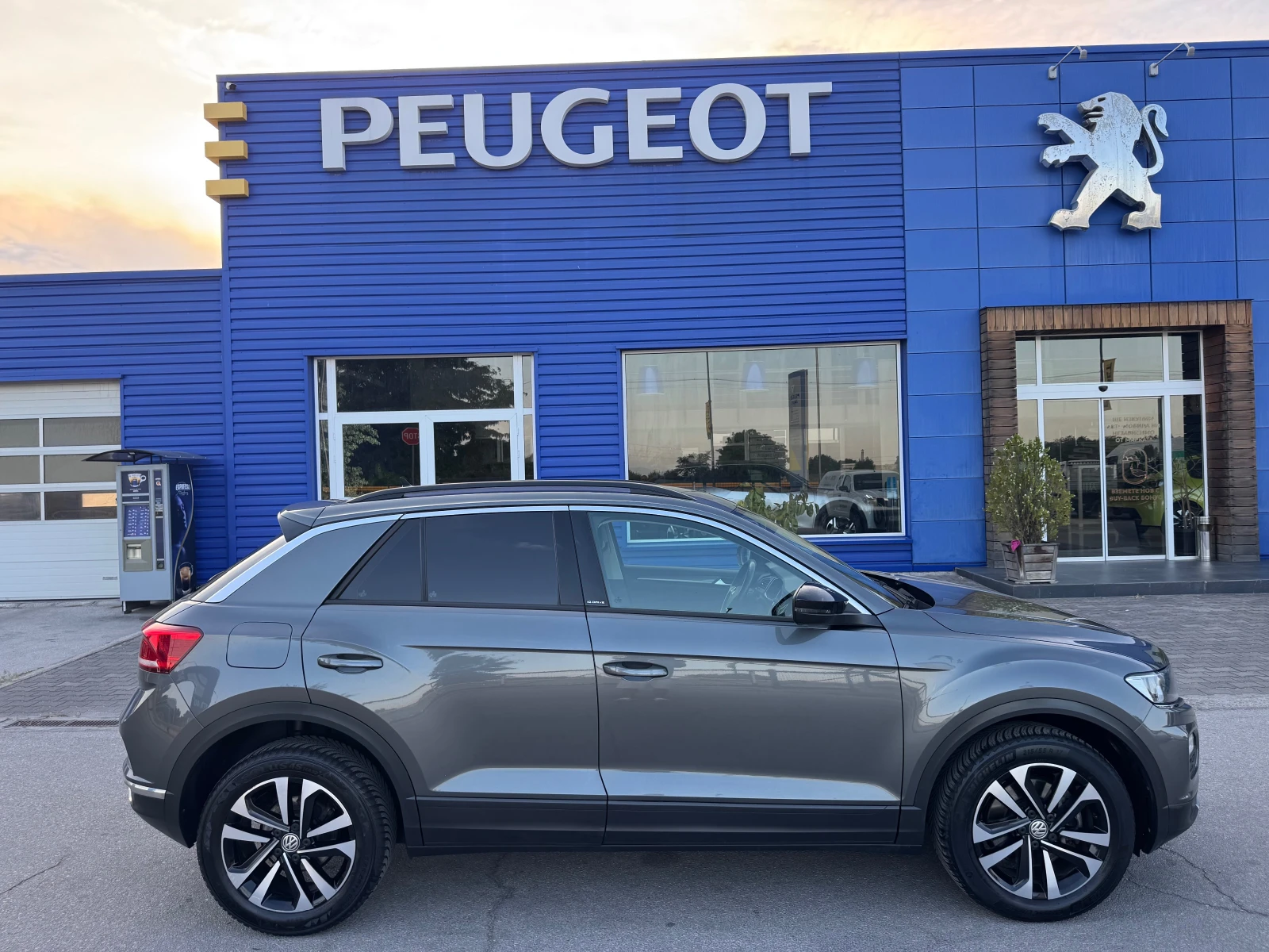 VW T-Roc 2.0 TDI IQ.DRIVE 150kc, снимка 6 - Автомобили и джипове - 55364939