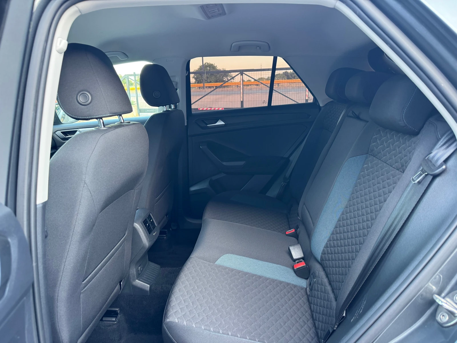 VW T-Roc 2.0 TDI IQ.DRIVE 150kc, снимка 13 - Автомобили и джипове - 55364939