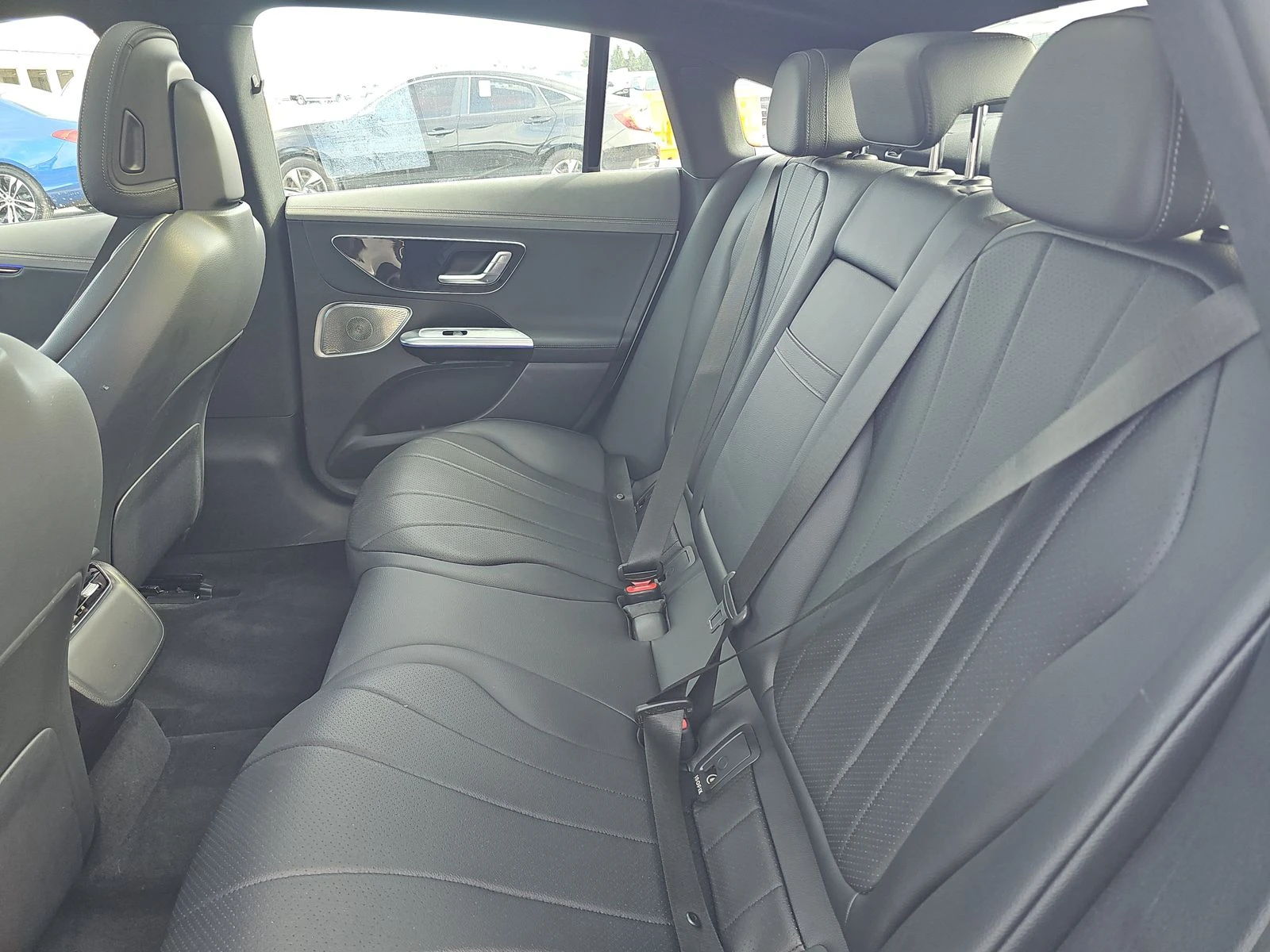 Mercedes-Benz EQE 350* Distr* Burmester* 360* Обдух* Въздух, снимка 12 - Автомобили и джипове - 56248822