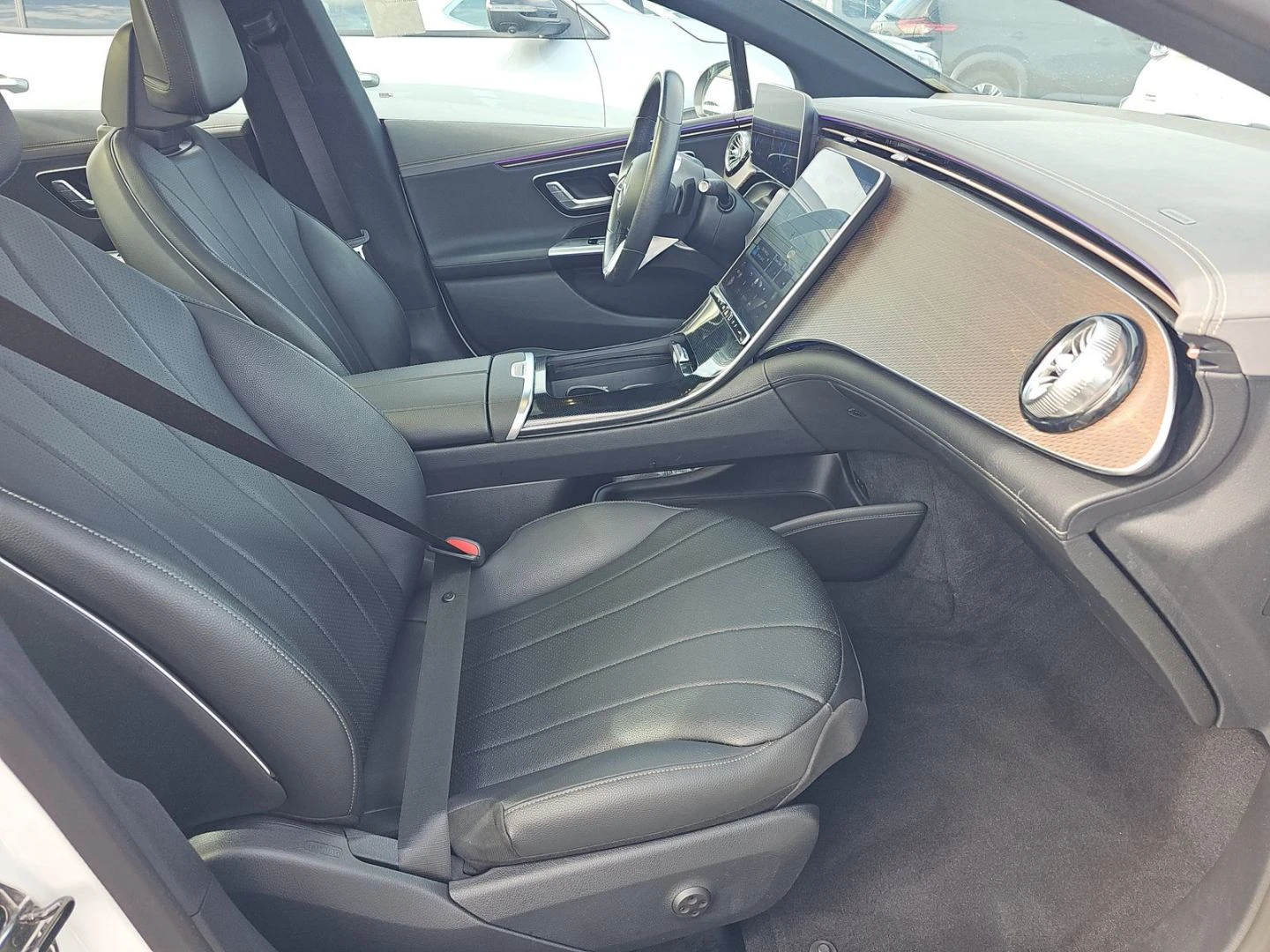 Mercedes-Benz EQE 350* Distr* Burmester* 360* Обдух* Въздух, снимка 11 - Автомобили и джипове - 56248822