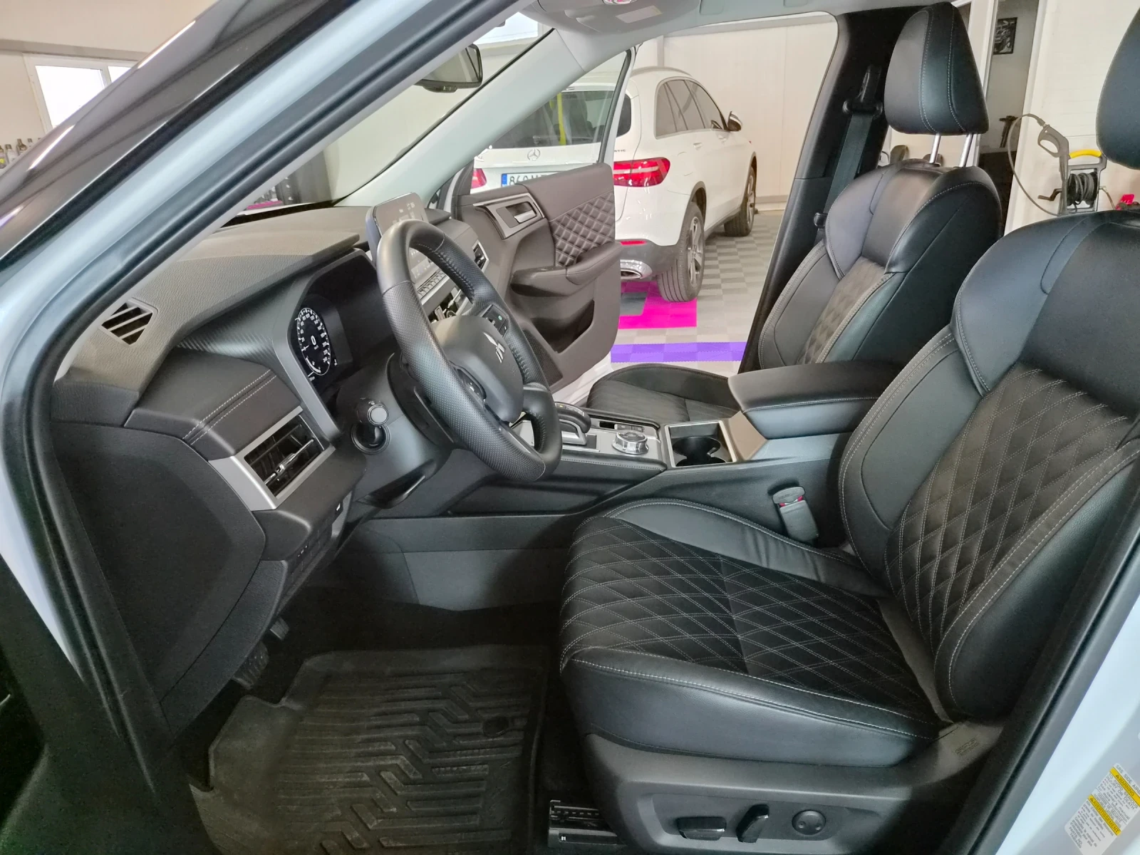 Mitsubishi Outlander 2.5 MIVEC 7 -МЕСТЕН ЛИЗИНГ, снимка 9 - Автомобили и джипове - 56356134
