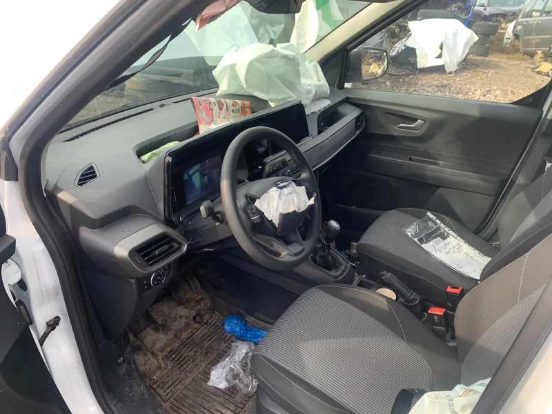 Ford Transit Courier, снимка 8 - Бусове и автобуси - 52631886