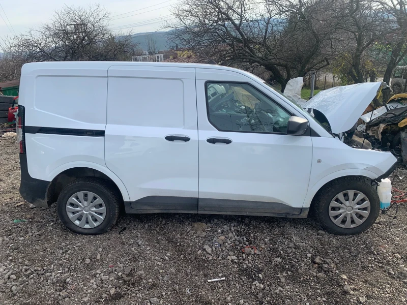 Ford Transit Courier, снимка 4 - Бусове и автобуси - 52631886
