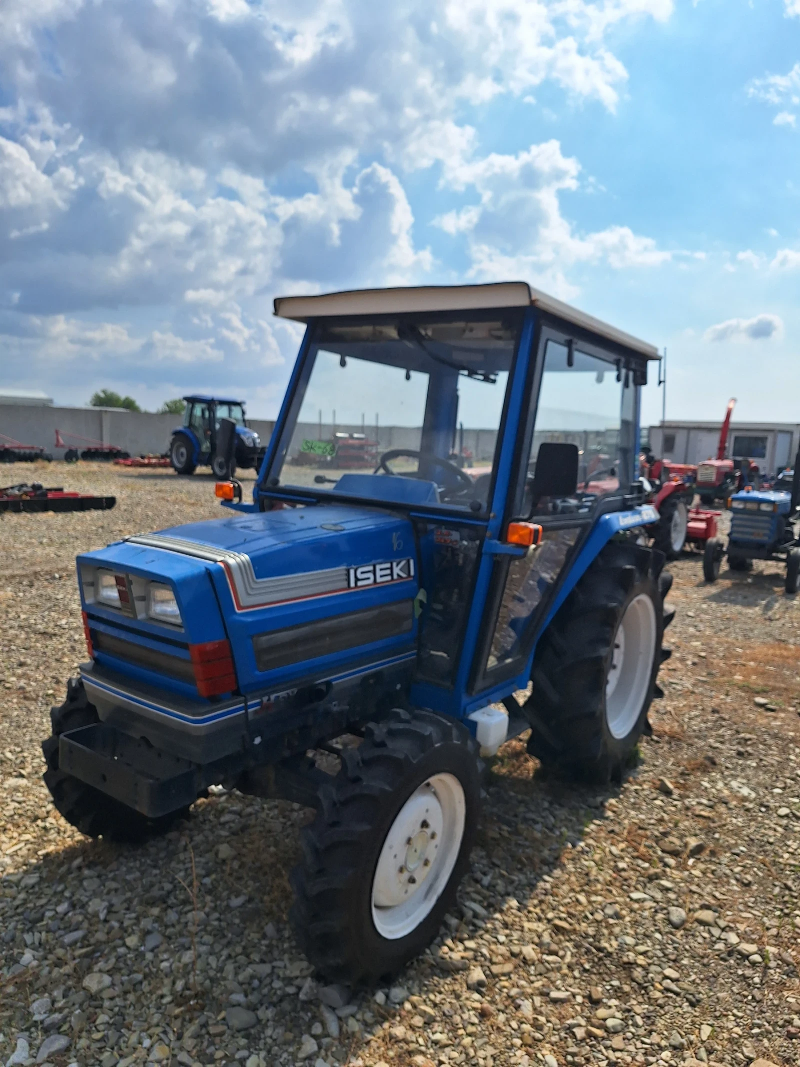 Трактор Kubota, снимка 2 - Селскостопанска техника - 55831684