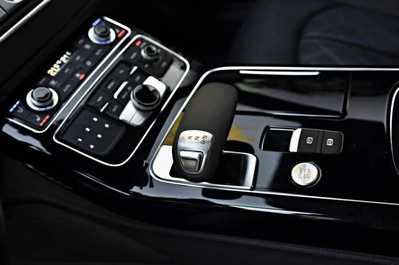 Audi A8 4.2TDI\ACC\TV\360\HEADUP\NIGHT VISION\SPORTPAKET, снимка 11 - Автомобили и джипове - 46200149