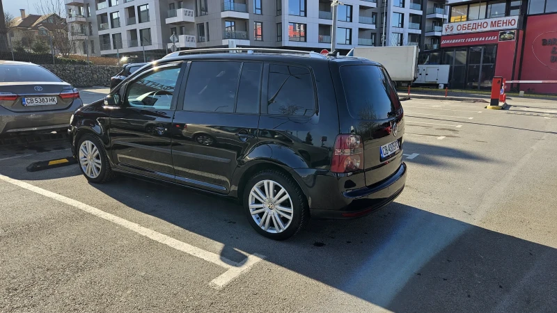 VW Touran, снимка 3 - Автомобили и джипове - 49018577