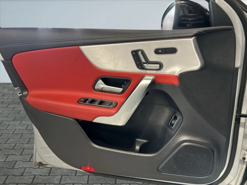 Mercedes-Benz A 35 * АВТО КРЕДИТ* ЦЕНА ДО БГ * Сервизна история * , снимка 10 - Автомобили и джипове - 52477858