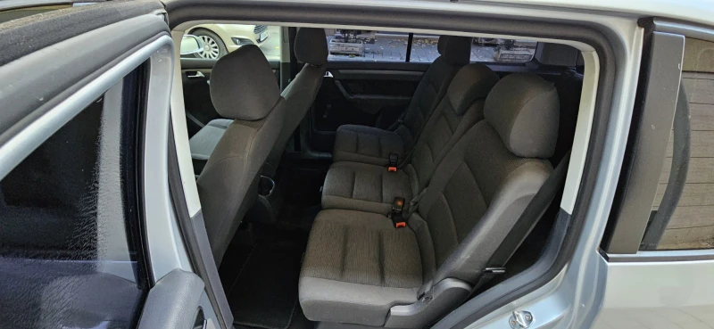 VW Touran, снимка 7 - Автомобили и джипове - 52563954