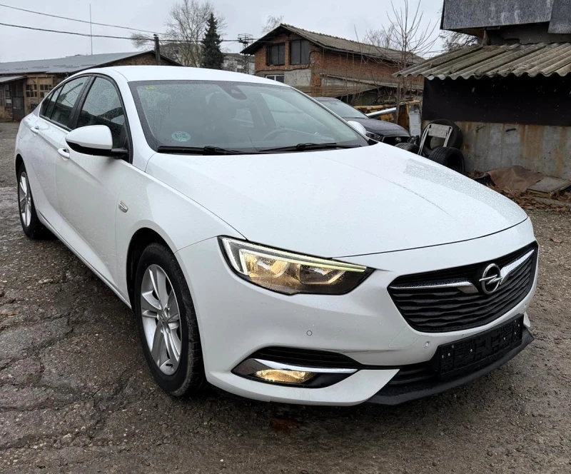 Opel Insignia Grand Sport 1.6 CDTI DPF Selective 2018г.Евро 6D, снимка 14 - Автомобили и джипове - 52944960