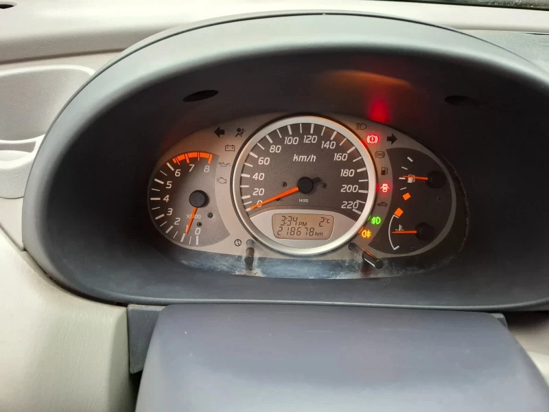 Nissan Almera tino, снимка 4 - Автомобили и джипове - 53041234
