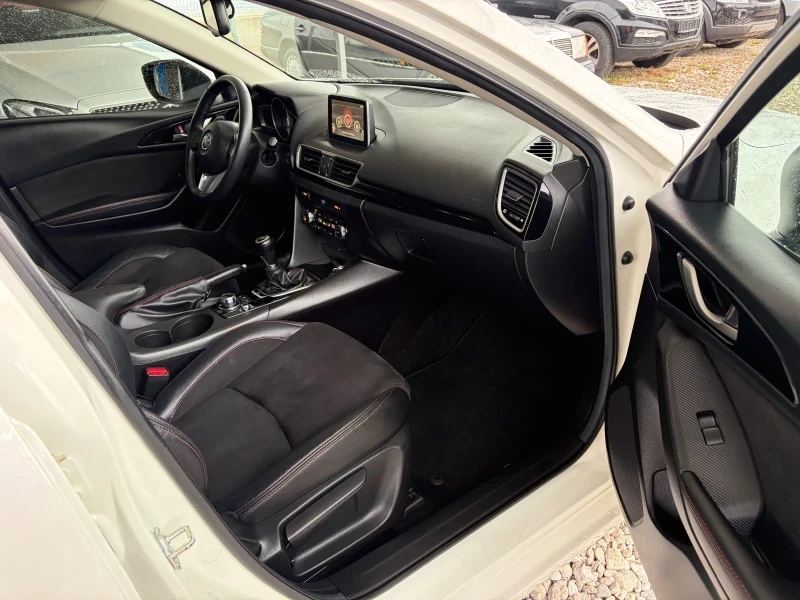 Mazda 3 1.5 D Navi, снимка 8 - Автомобили и джипове - 55985498