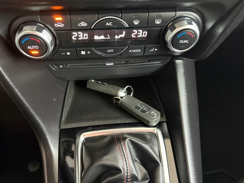 Mazda 3 1.5 D Navi, снимка 7 - Автомобили и джипове - 55985498
