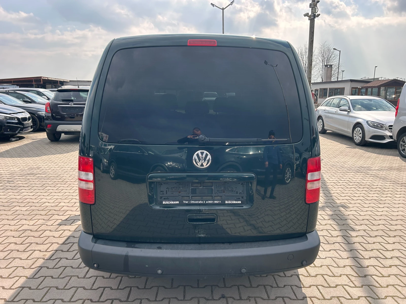 VW Caddy 1.6TDI MAXI 4+ 1 AVTOMAT - изображение 9