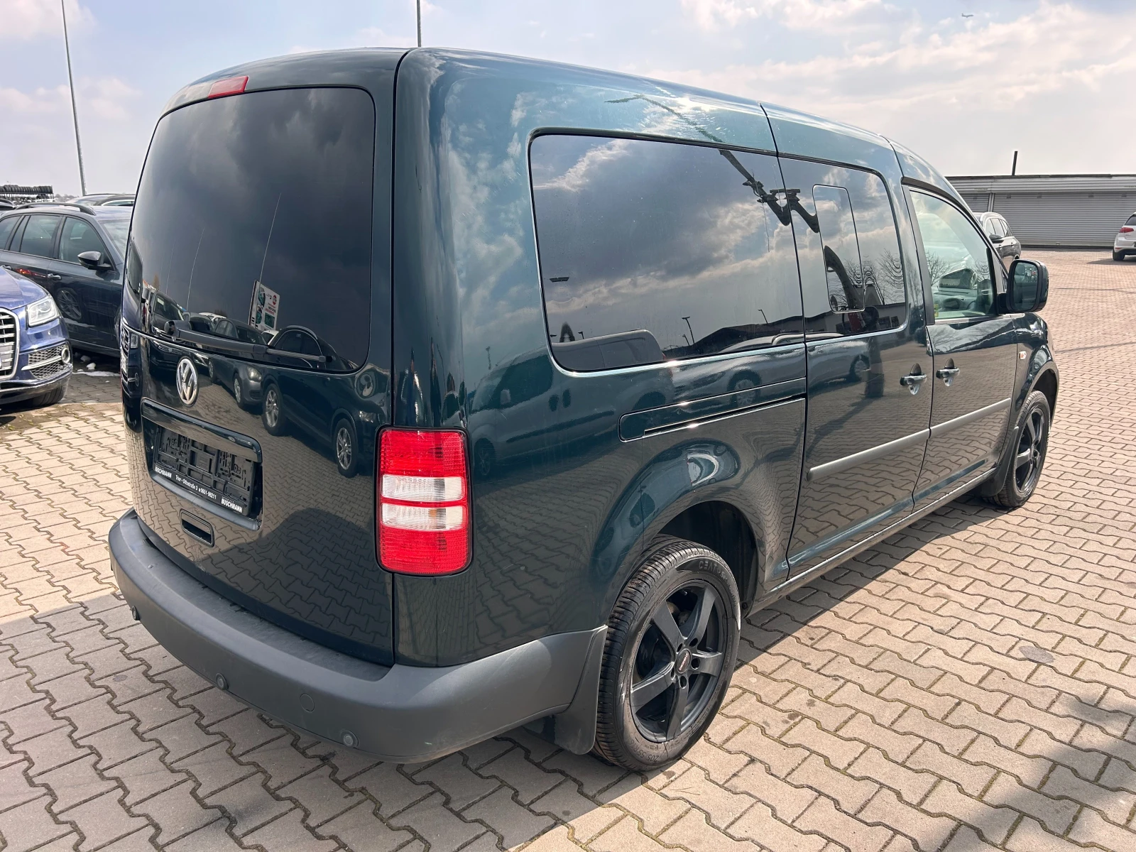 VW Caddy 1.6TDI MAXI 4+ 1 AVTOMAT - изображение 8