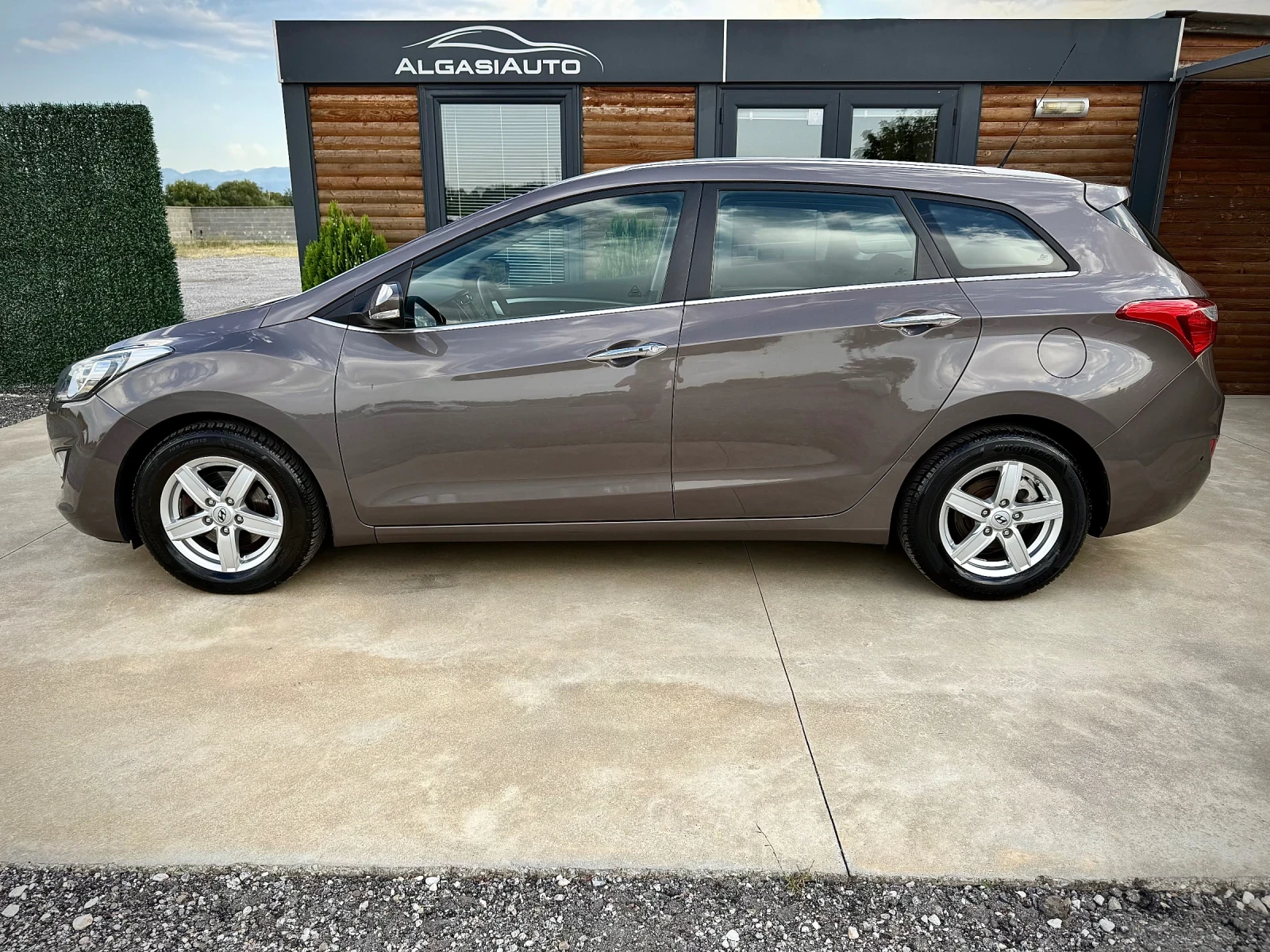 Hyundai I30 1.4 MPI* YES!* NAVI* CAMERA* KEYLESS* FACELIFT - изображение 2