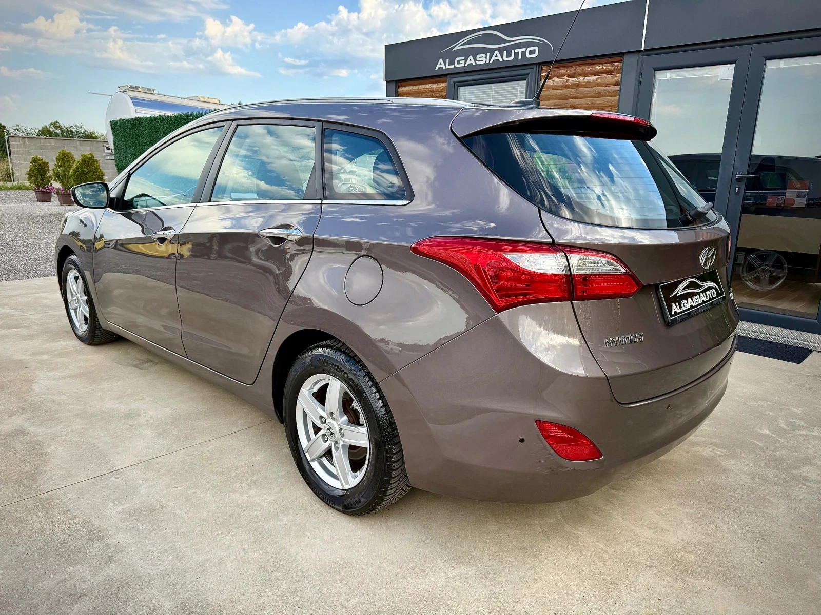 Hyundai I30 1.4 MPI* YES!* NAVI* CAMERA* KEYLESS* FACELIFT - изображение 3