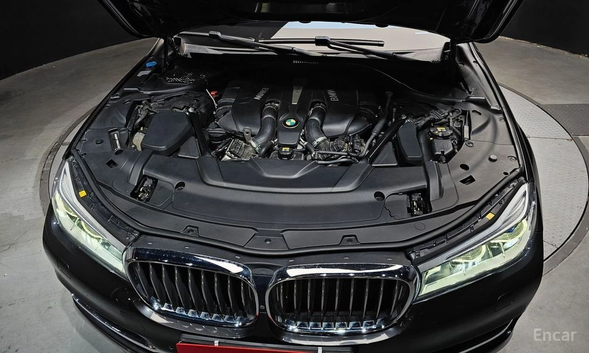 BMW 750  - изображение 6