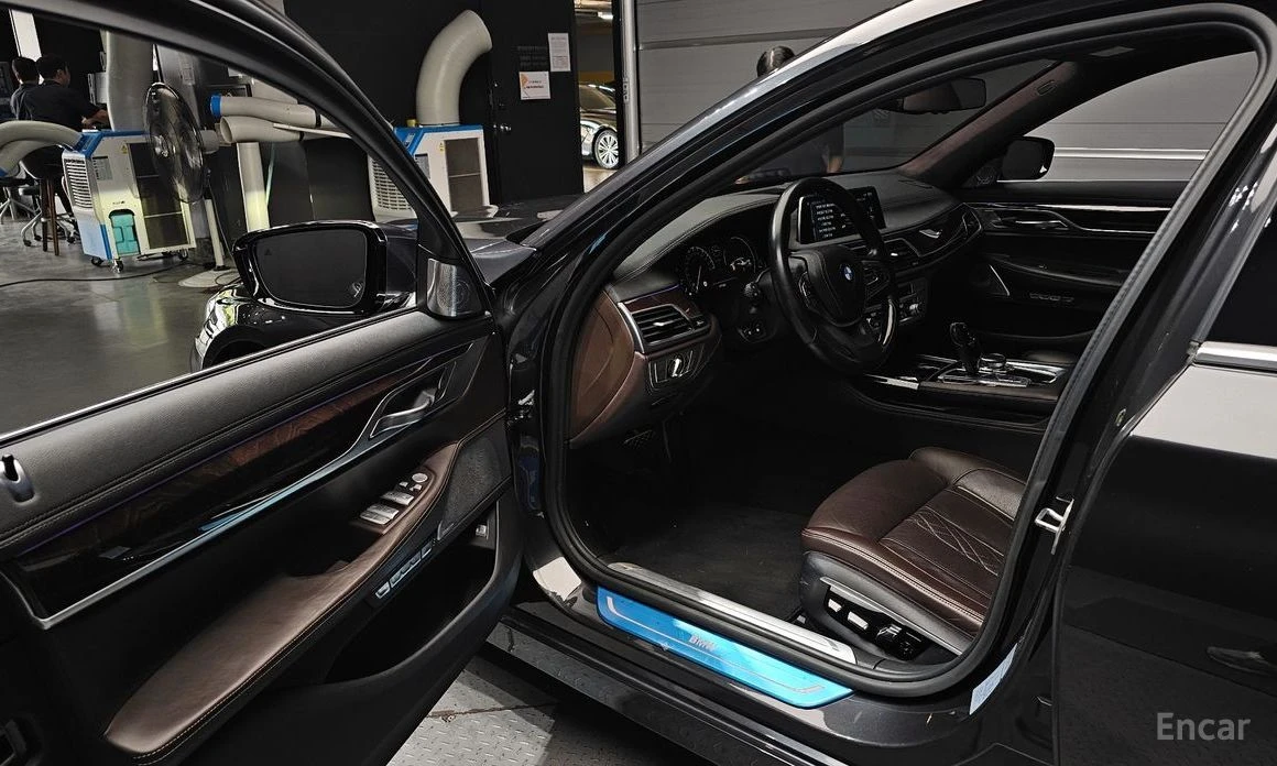BMW 750  - изображение 10