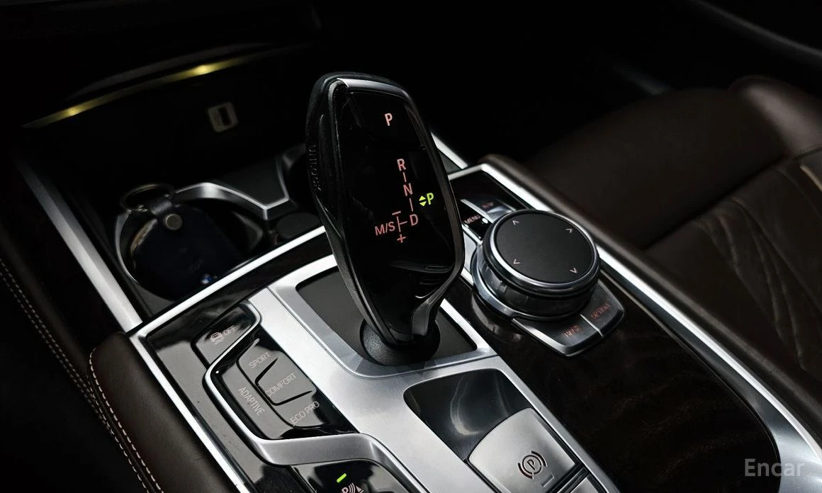 BMW 750  - изображение 9