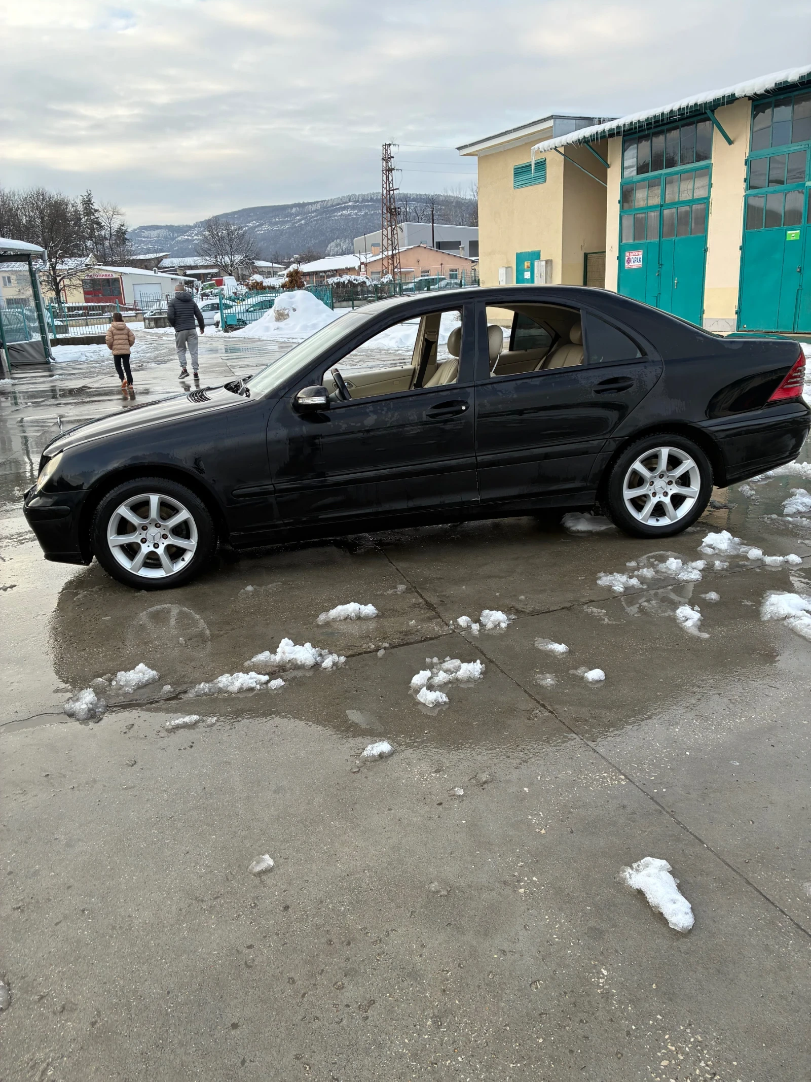 Mercedes-Benz C 200, снимка 8 - Автомобили и джипове - 54021932