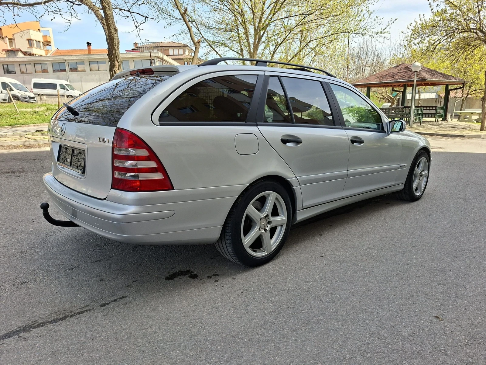 Mercedes-Benz C 220 Комби , снимка 11 - Автомобили и джипове - 54228230