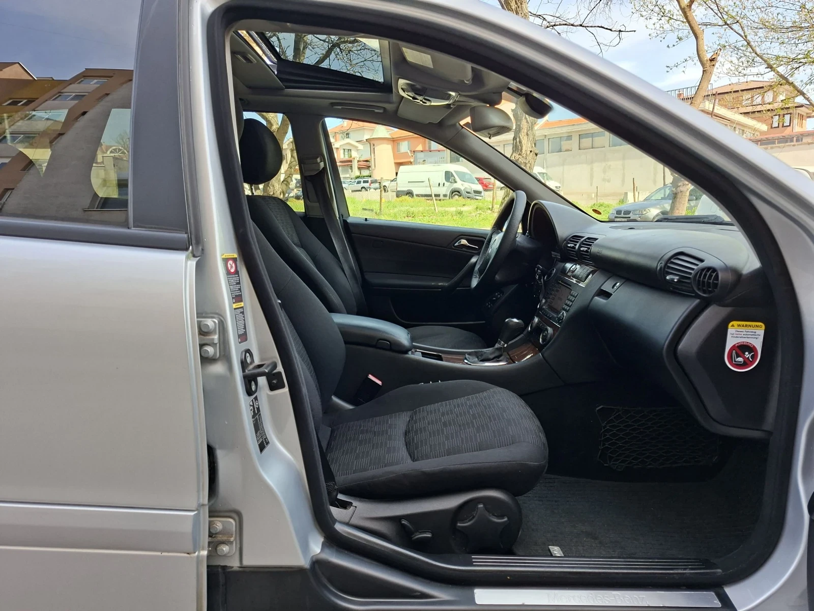 Mercedes-Benz C 220 Комби , снимка 15 - Автомобили и джипове - 54228230