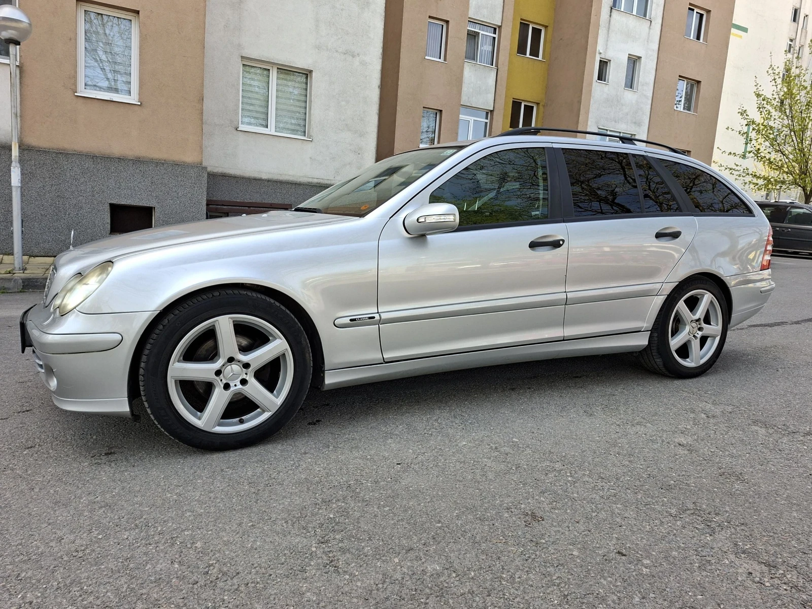 Mercedes-Benz C 220 Комби , снимка 7 - Автомобили и джипове - 54228230