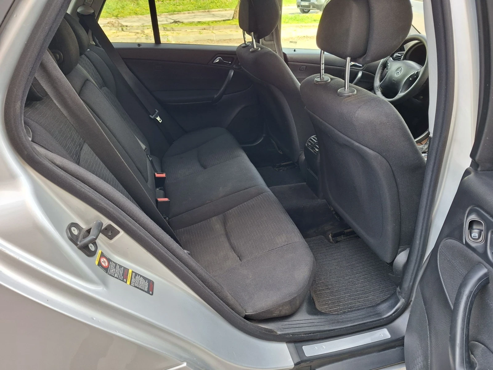 Mercedes-Benz C 220 Комби , снимка 17 - Автомобили и джипове - 54228230