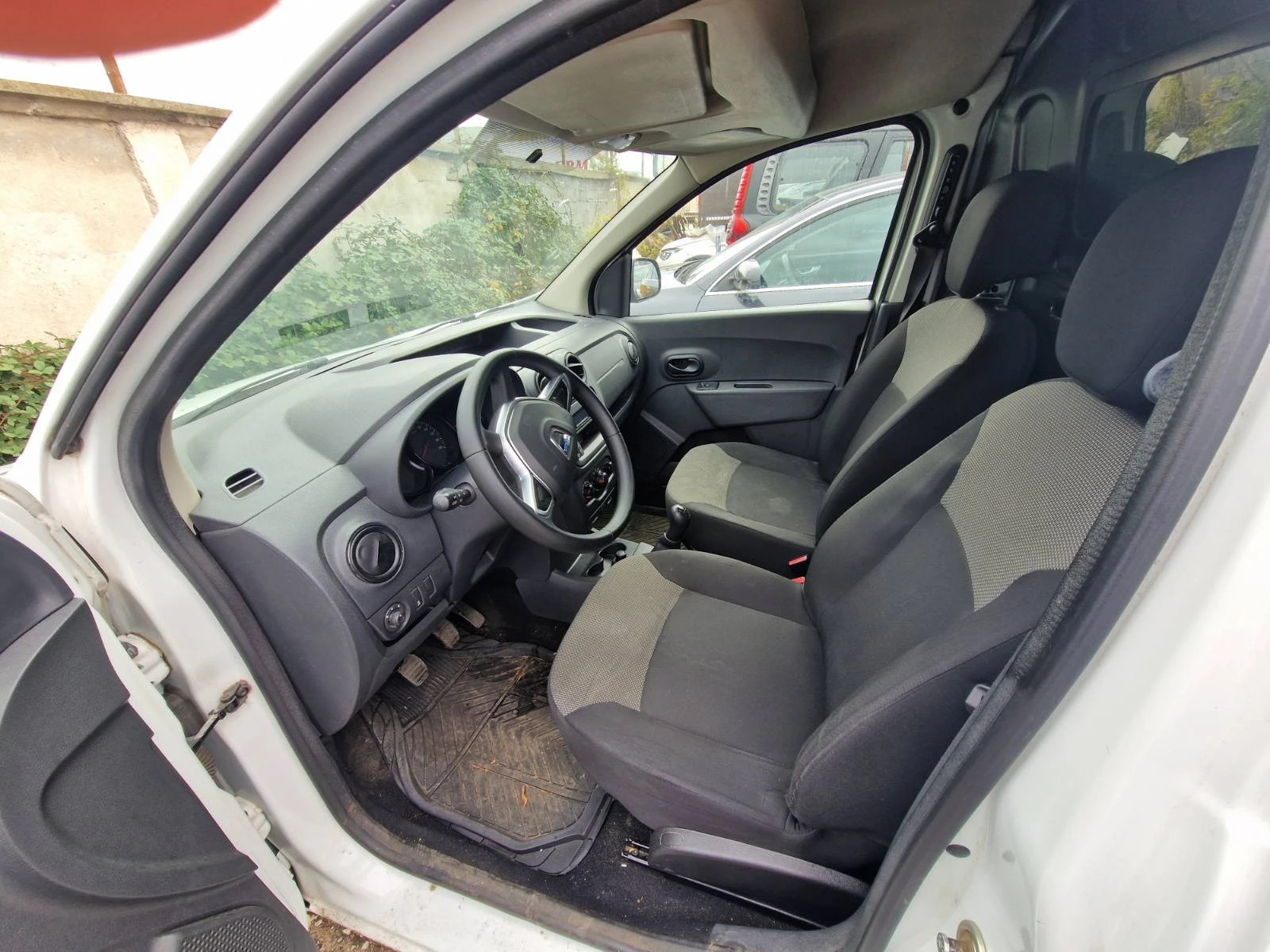 Dacia Dokker, снимка 5 - Автомобили и джипове - 54461252