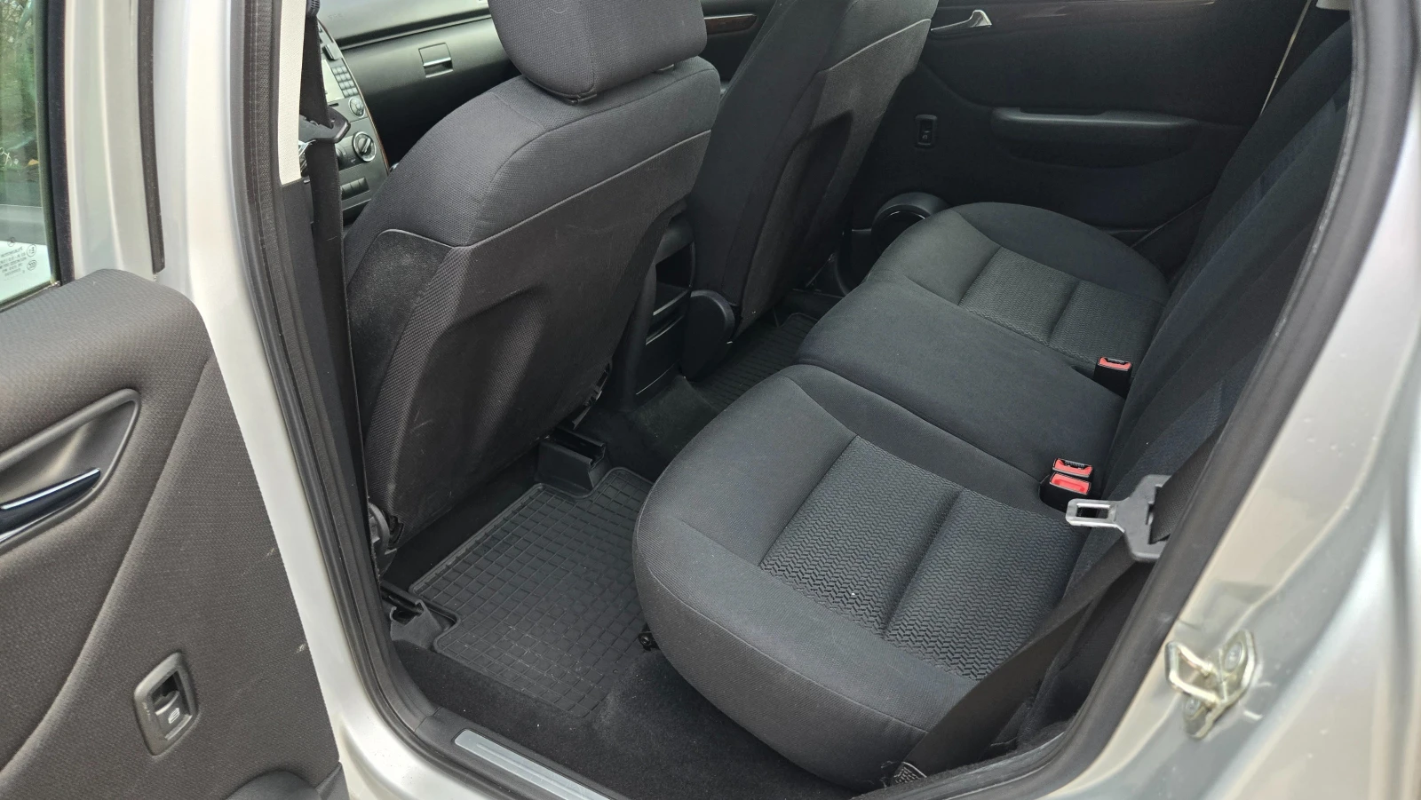 Mercedes-Benz A 180 Отлична, снимка 11 - Автомобили и джипове - 54347401