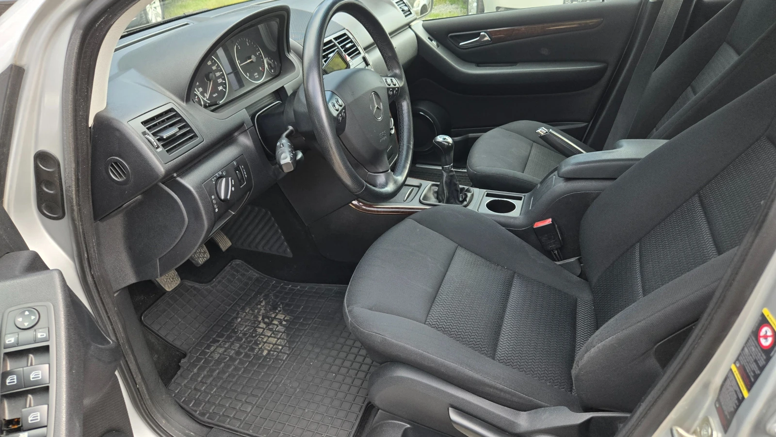 Mercedes-Benz A 180 Отлична, снимка 12 - Автомобили и джипове - 54347401