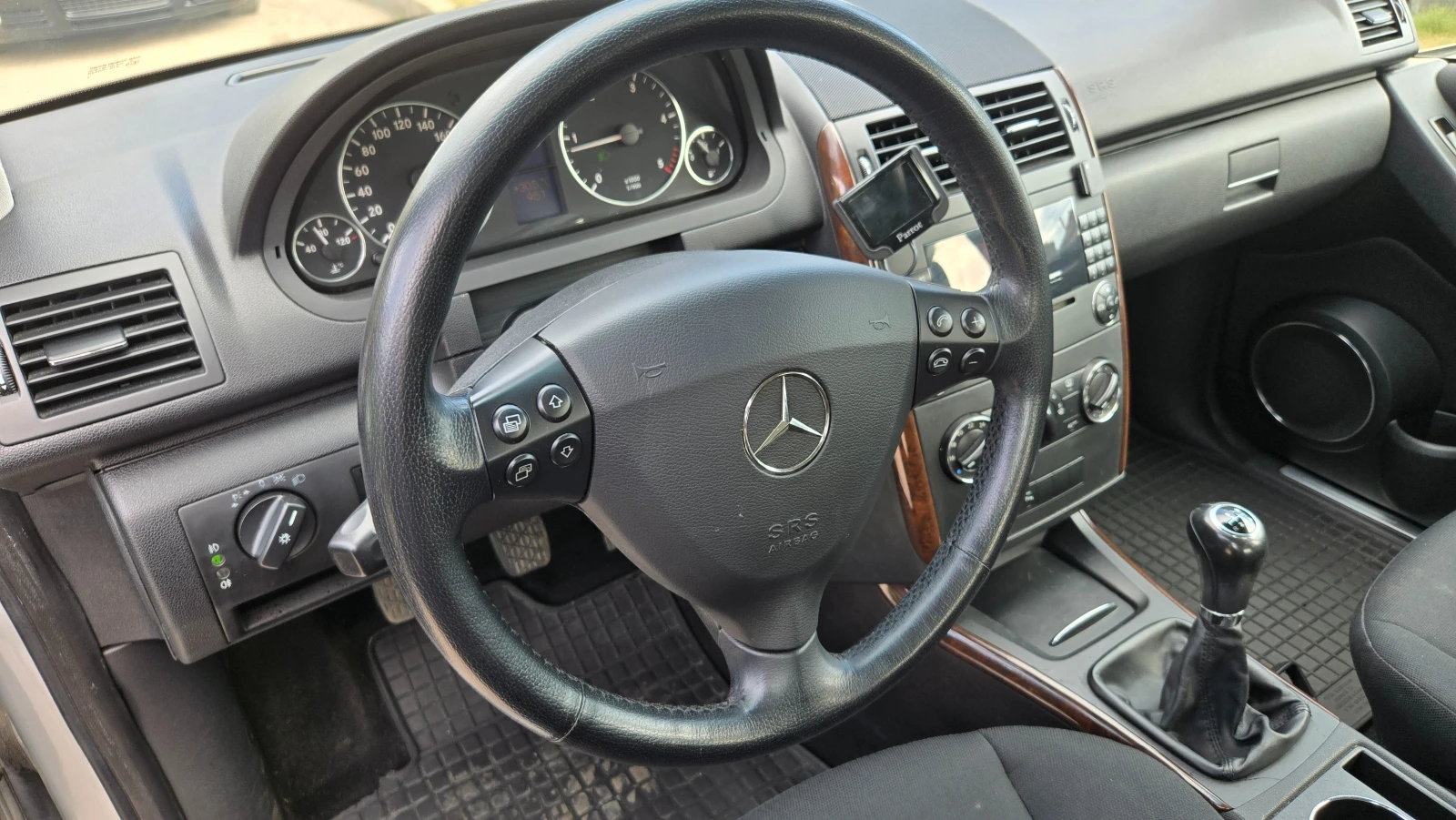 Mercedes-Benz A 180 Отлична, снимка 13 - Автомобили и джипове - 54347401