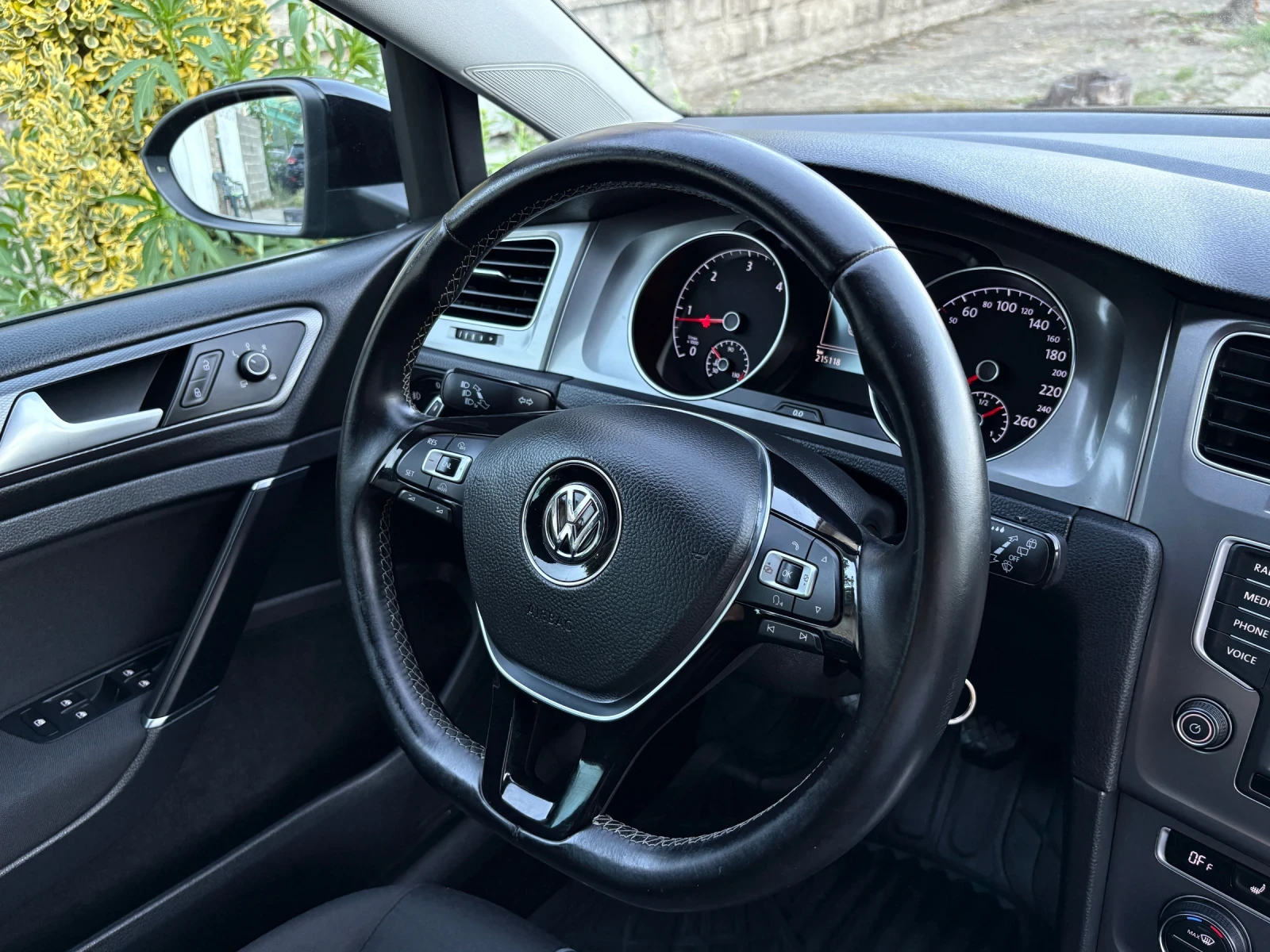 VW Golf 7 1.6TDI LOUNGE# LED# NAVI# , снимка 10 - Автомобили и джипове - 54991190