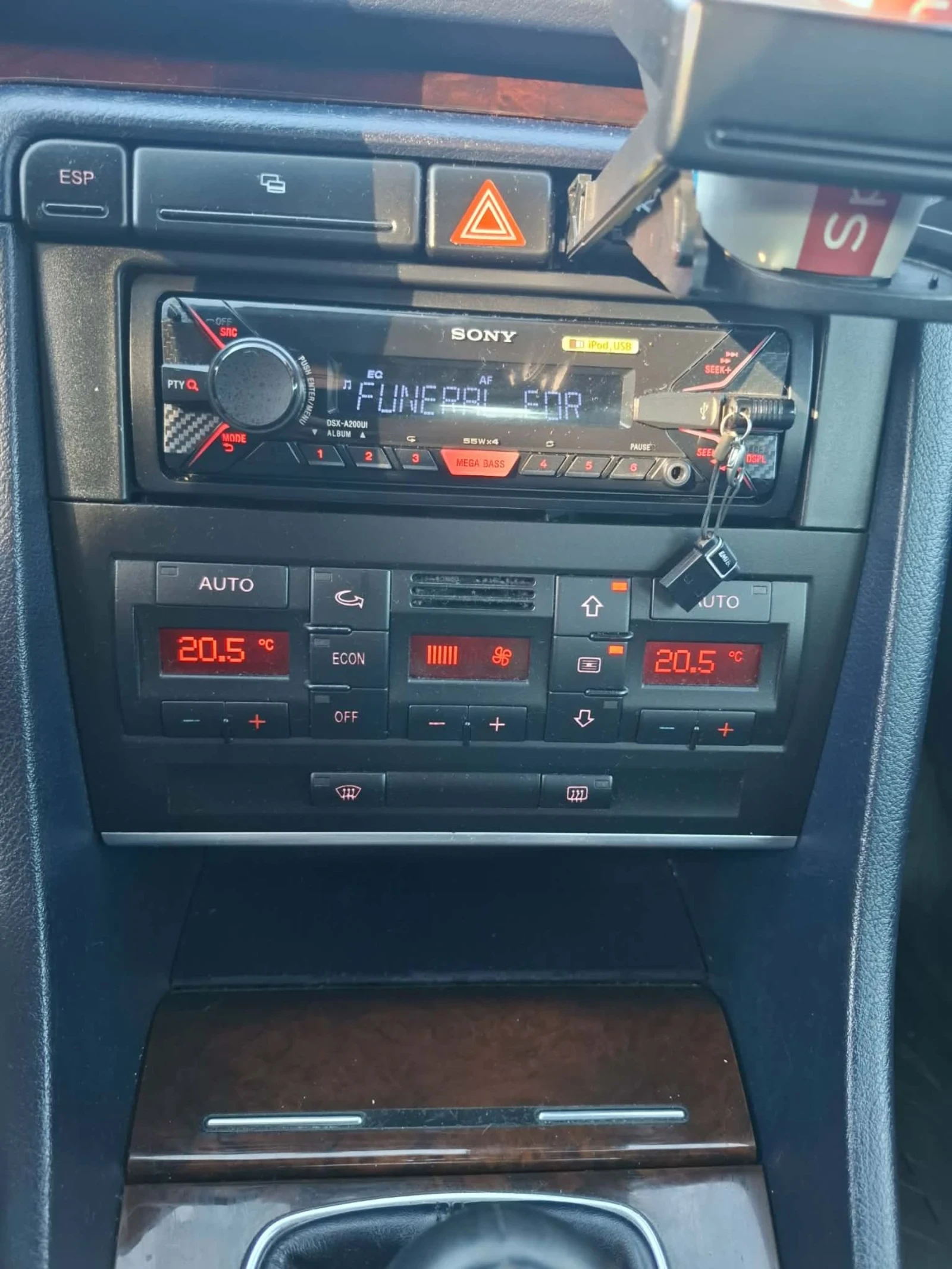 Audi A4 2.0, снимка 10 - Автомобили и джипове - 55007342