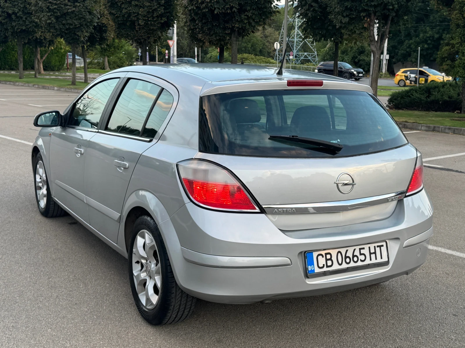 Opel Astra, снимка 2 - Автомобили и джипове - 55891665
