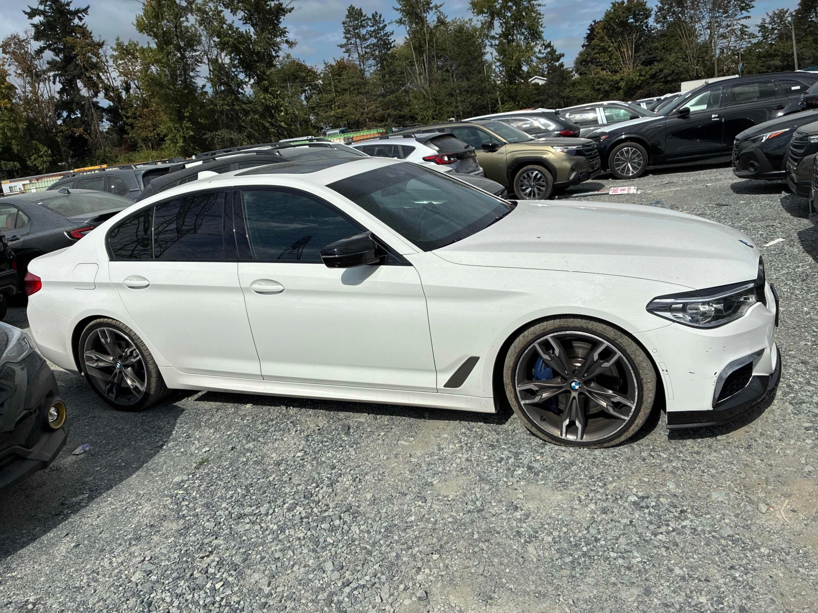 BMW 550 xDrive | CARFAX | АВТОКРЕДИТ БЕЗ ПЪРВОНАЧАЛНА , снимка 4 - Автомобили и джипове - 56091836