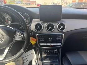 Mercedes-Benz GLA 250 CARFAX /Кожа/Нави/Подгрев/Панорама, снимка 9
