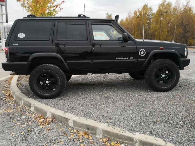 Jeep Cherokee, снимка 11 - Автомобили и джипове - 47827527