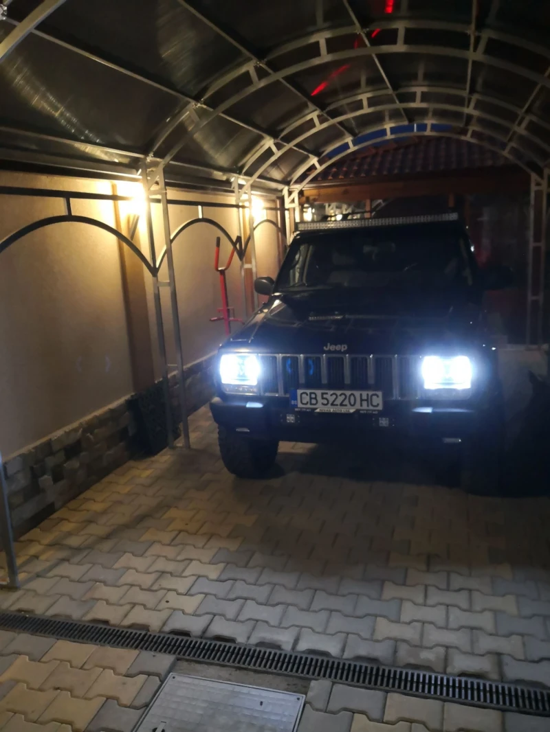 Jeep Cherokee, снимка 13 - Автомобили и джипове - 47827527