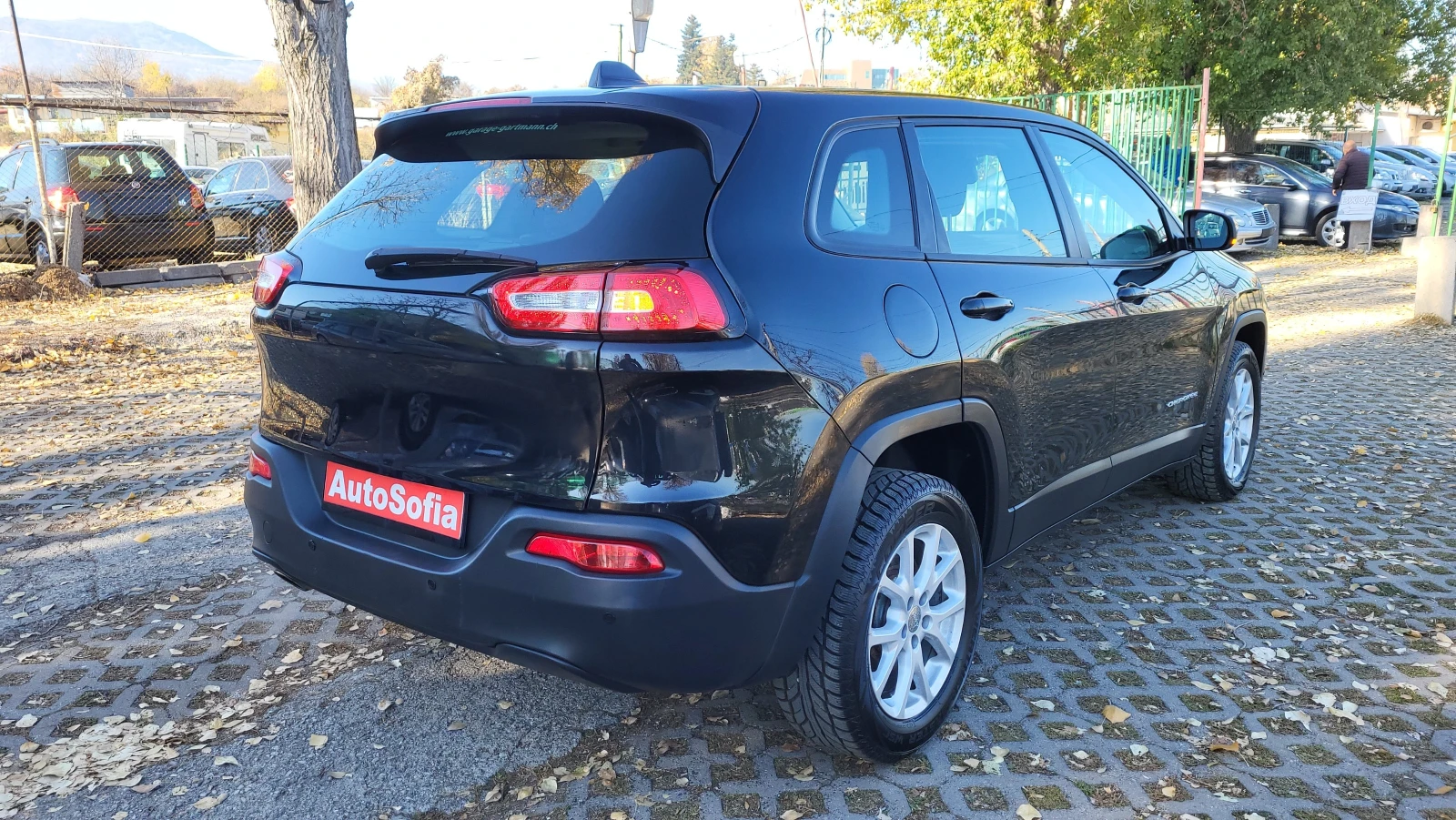 Jeep Cherokee 2.4i SPORT  - изображение 4