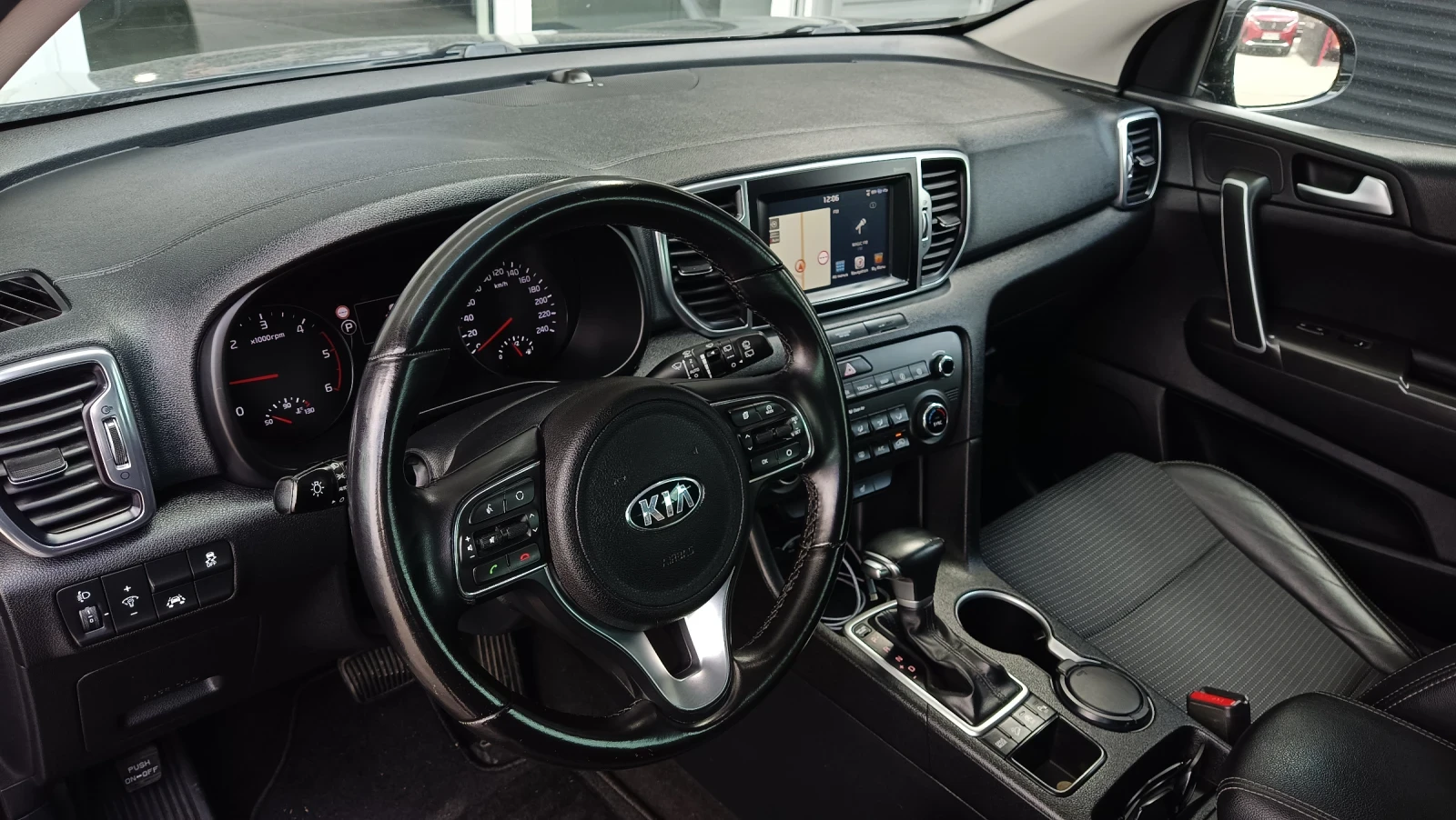 Kia Sportage 1.7 CRDI 141 к.с. AUTO FWD ПАНОРАМА EURO 6 - изображение 8