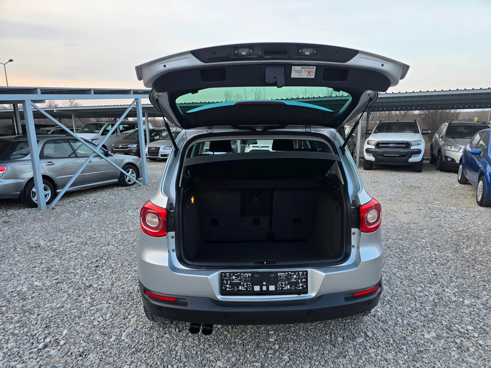 VW Tiguan 2, 0 TDI НОВ ВНОС !! РЕАЛНИ КИЛОМЕТРИ !! , снимка 15 - Автомобили и джипове - 53911613