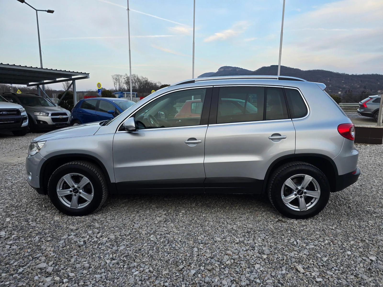 VW Tiguan 2, 0 TDI НОВ ВНОС !! РЕАЛНИ КИЛОМЕТРИ !! , снимка 2 - Автомобили и джипове - 53911613