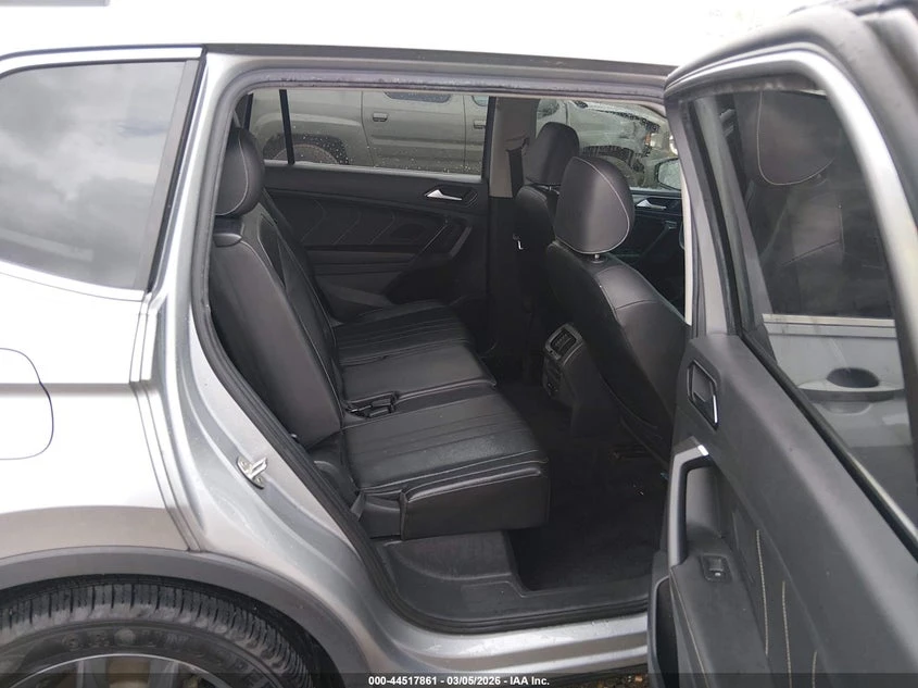 VW Tiguan 2.0l Volkswagen 2.0T Se, снимка 8 - Автомобили и джипове - 54445211