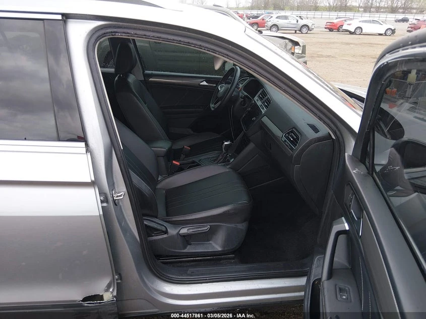 VW Tiguan 2.0l Volkswagen 2.0T Se, снимка 5 - Автомобили и джипове - 54445211