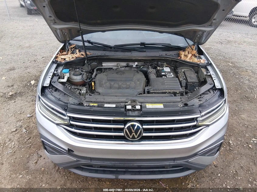 VW Tiguan 2.0l Volkswagen 2.0T Se, снимка 10 - Автомобили и джипове - 54445211