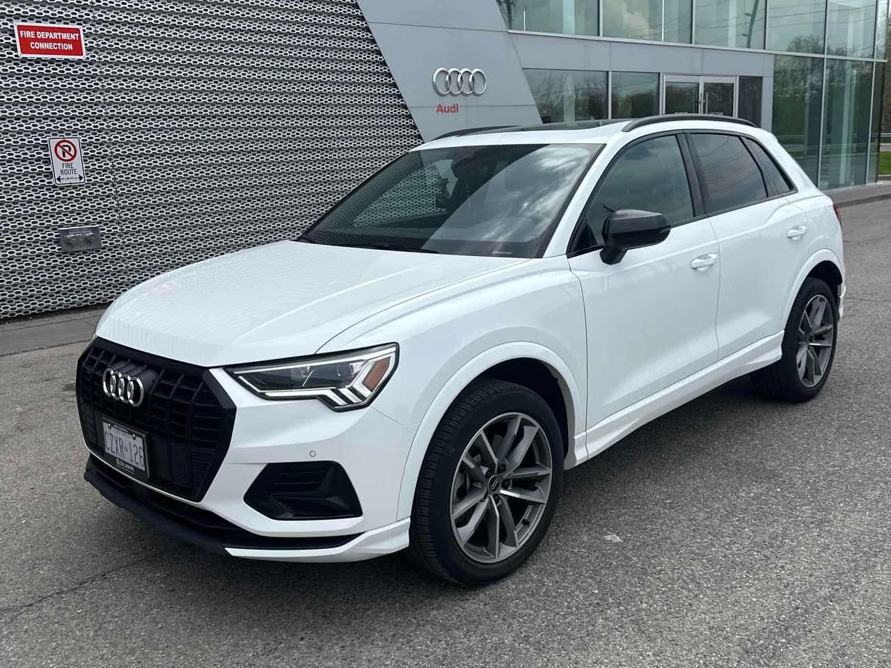 Audi Q3 KOMFORT BLACK OPTIC* DISTRONIC * MATRIX* 