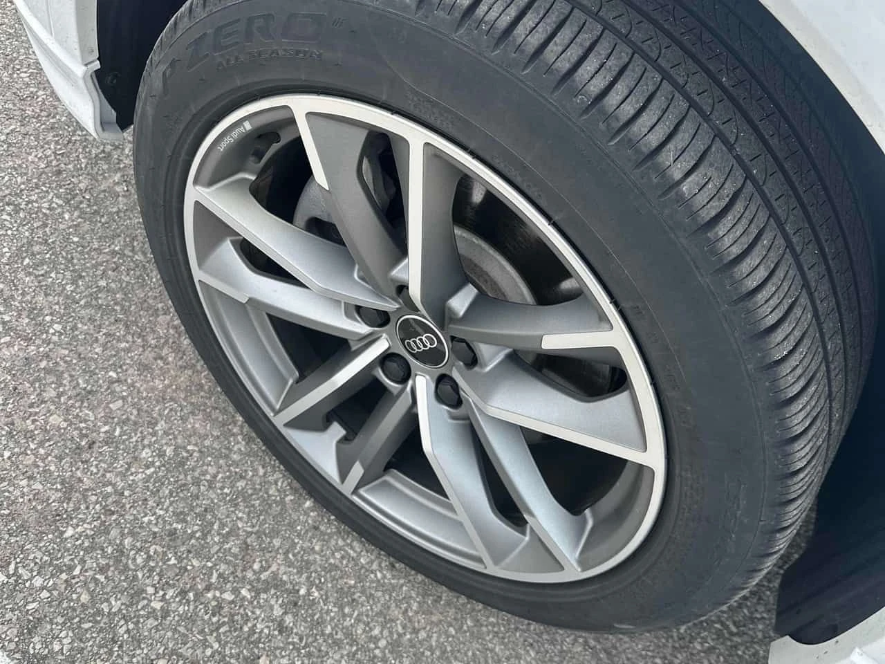 Audi Q3 KOMFORT BLACK OPTIC* DISTRONIC * MATRIX* , снимка 10 - Автомобили и джипове - 54495157